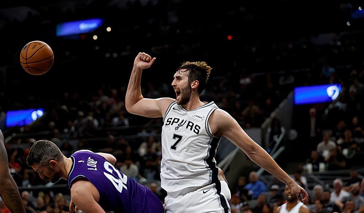 限的情况下, 他在传球和 限的情况下, 他在传球和